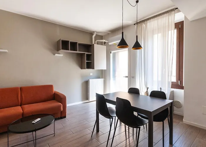 Youhosty - With Ac, Metro Stop Milano