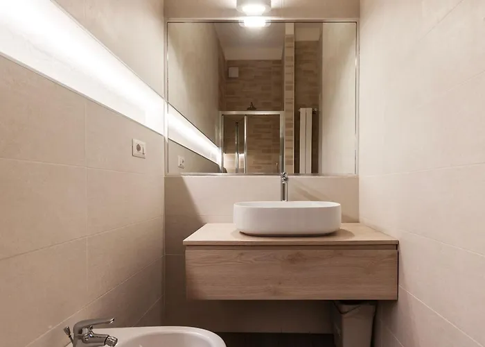 Youhosty - With Ac, Metro Stop Daire Milano