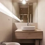 Youhosty - With Ac, Metro Stop Appartement Milaan