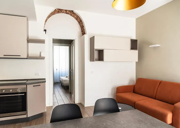 Youhosty - With Ac, Metro Stop Milano