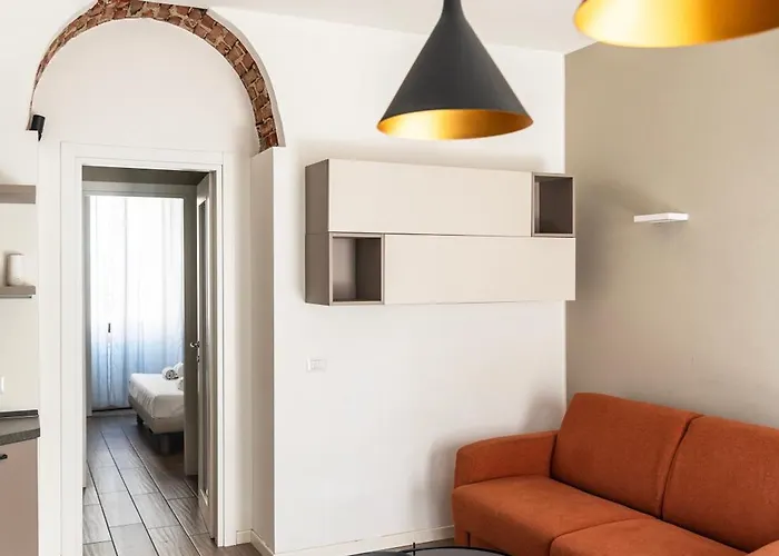 Youhosty - With Ac, Metro Stop Milano