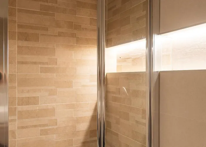 Lägenhet Youhosty - With Ac, Metro Stop