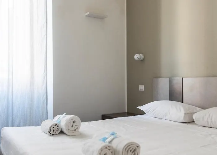 Youhosty - With Ac, Metro Stop Milano